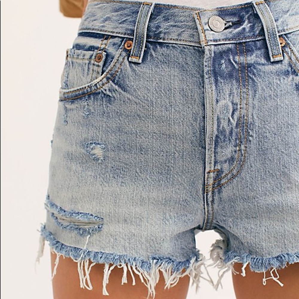 uo levi’s shorts